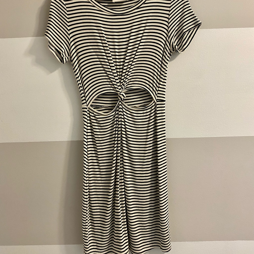 Everly Black And Cream Knot Tie Dress